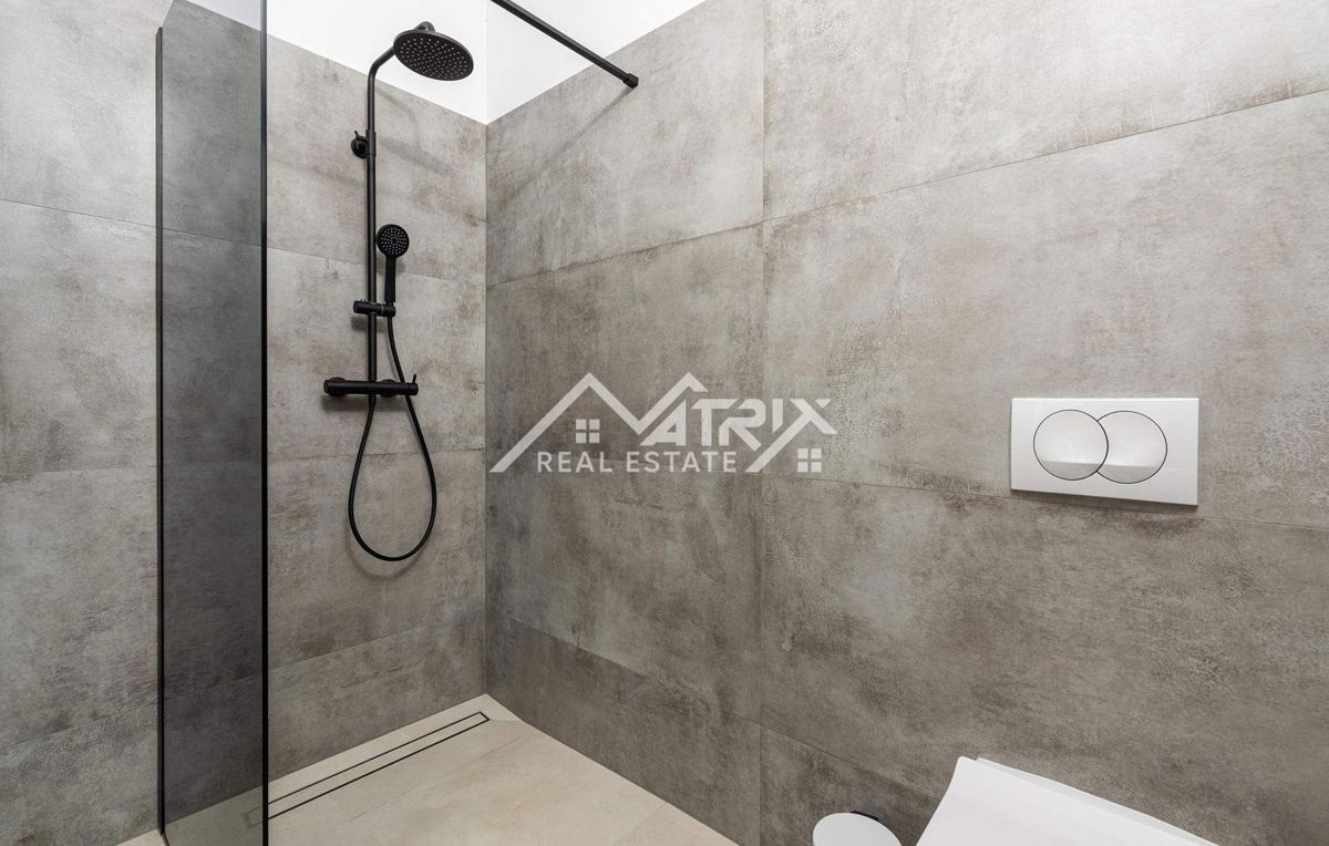 Poreč Hiša z bazenom in jacuzzijem le 4,5 km od centra grada