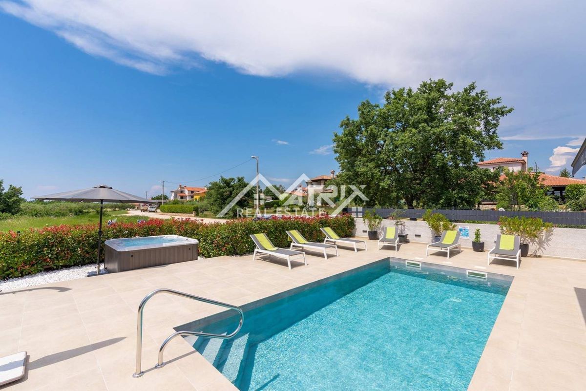 Poreč Hiša z bazenom in jacuzzijem le 4,5 km od centra grada