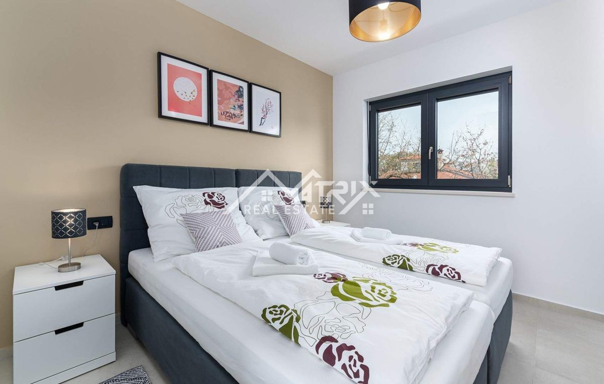 Poreč Hiša z bazenom in jacuzzijem le 4,5 km od centra grada