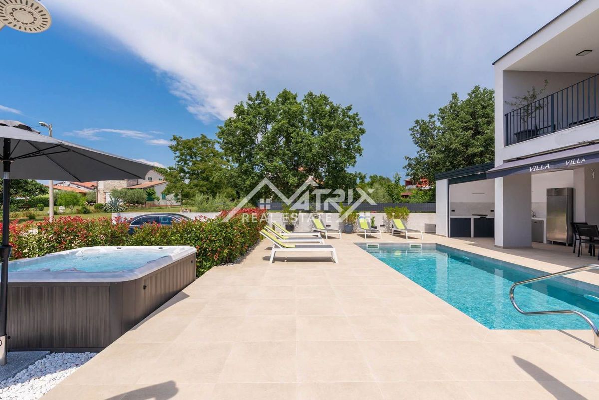 Poreč Hiša z bazenom in jacuzzijem le 4,5 km od centra grada