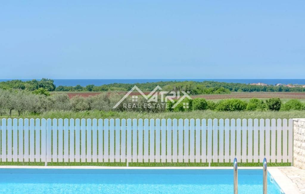 Novigrad, hiša z bazenom in odprtim pogledom na morje