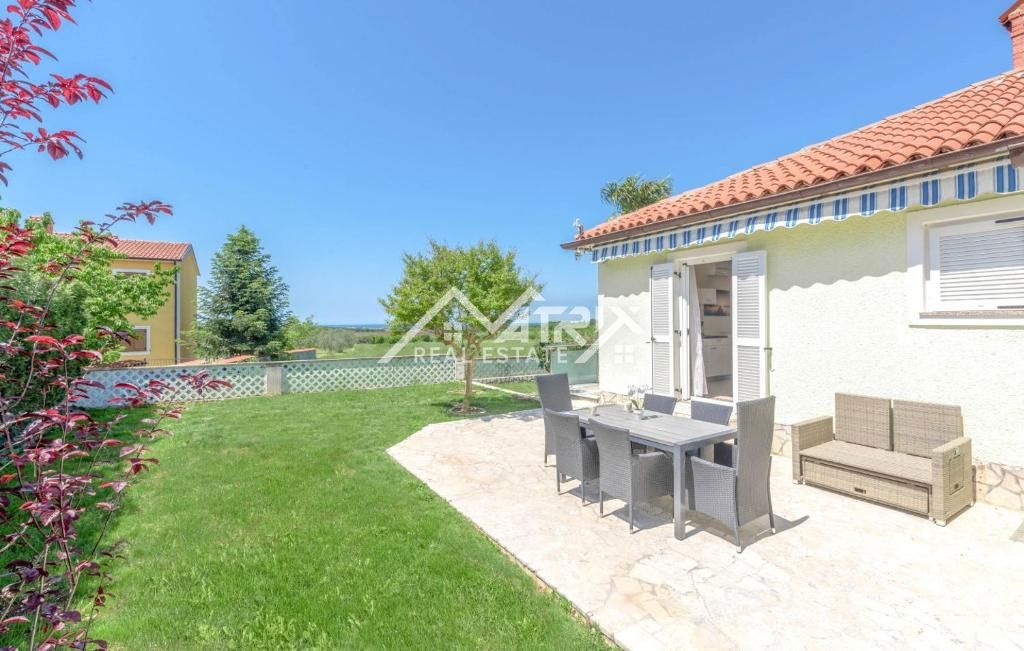 Novigrad, hiša z bazenom in odprtim pogledom na morje