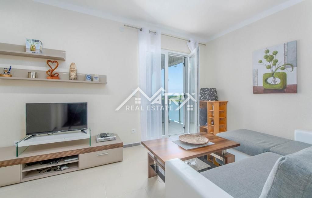 Novigrad, hiša z bazenom in odprtim pogledom na morje