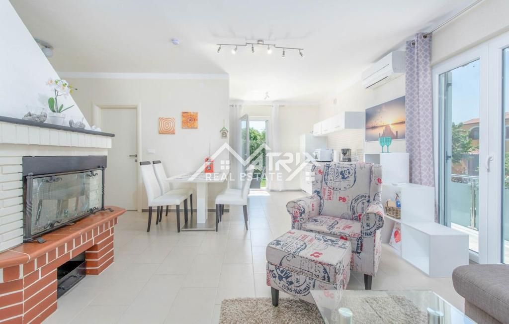 Novigrad, hiša z bazenom in odprtim pogledom na morje