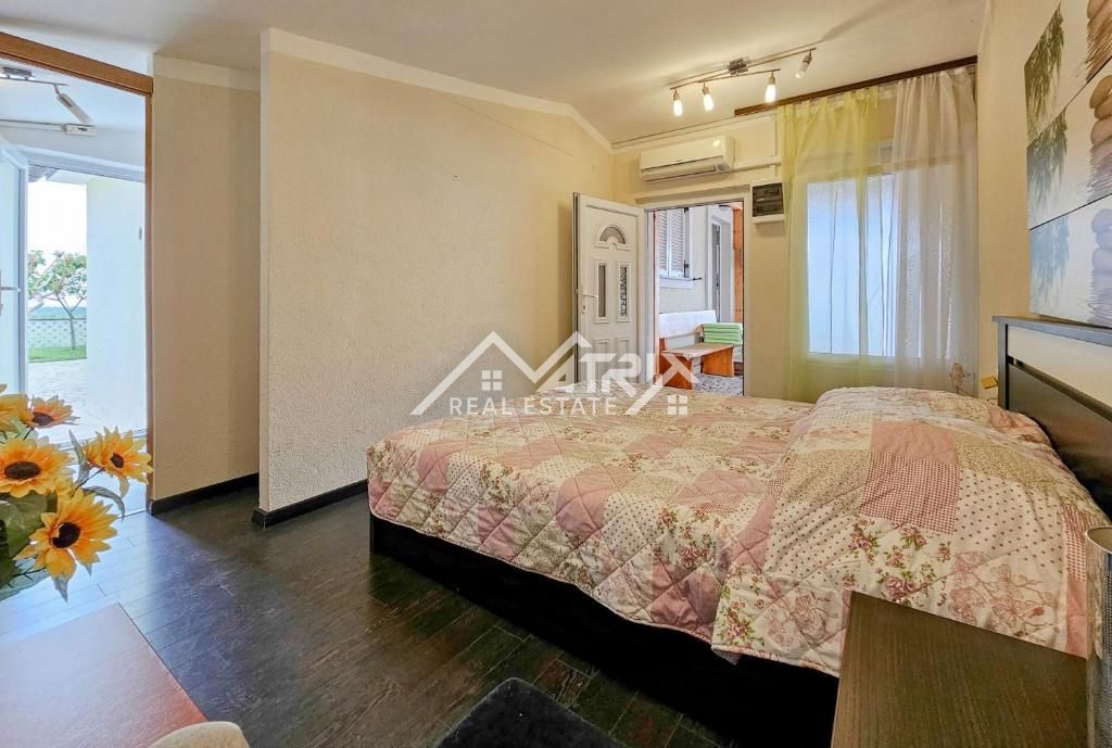 Novigrad, hiša z bazenom in odprtim pogledom na morje