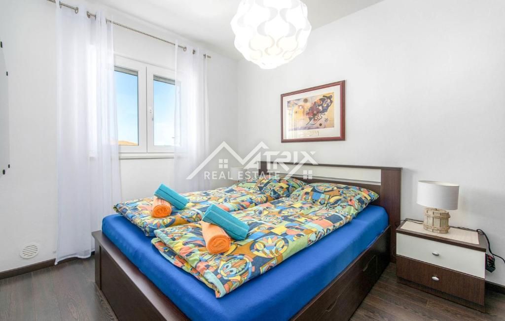 Novigrad, hiša z bazenom in odprtim pogledom na morje