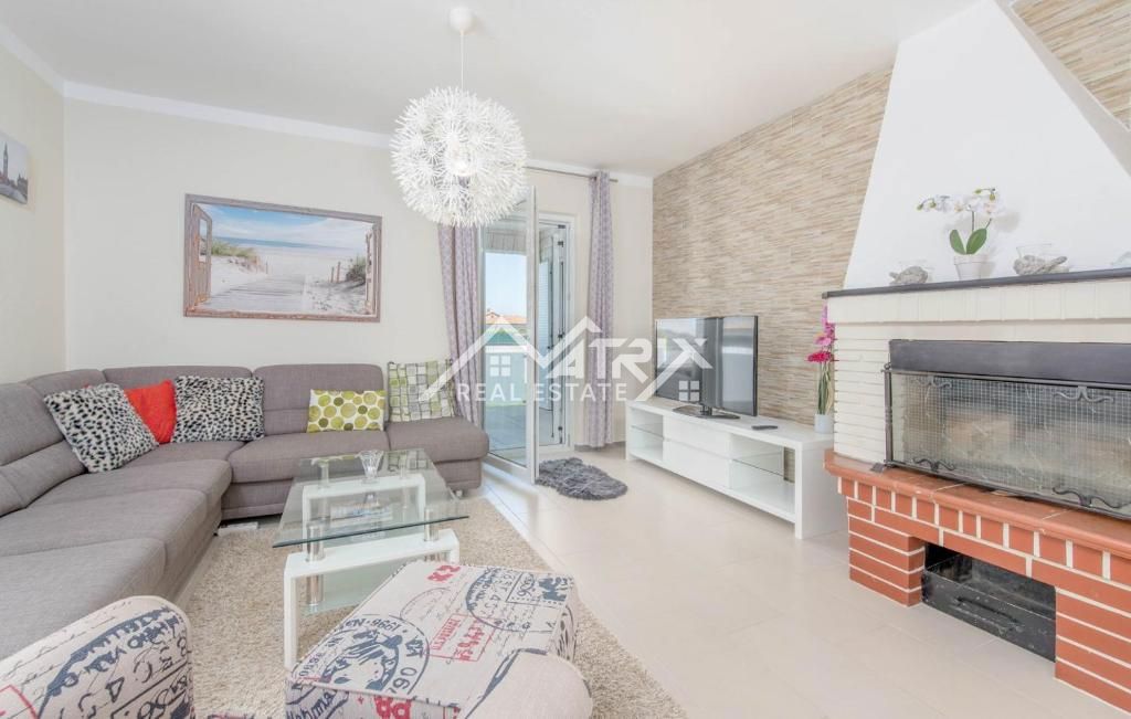 Novigrad, hiša z bazenom in odprtim pogledom na morje