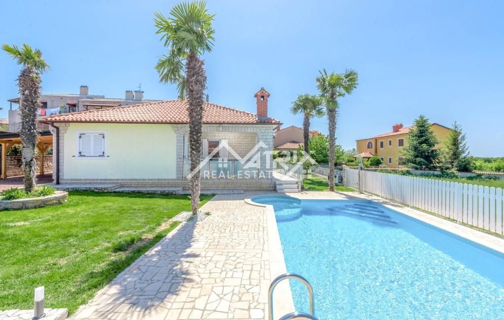 Novigrad, hiša z bazenom in odprtim pogledom na morje