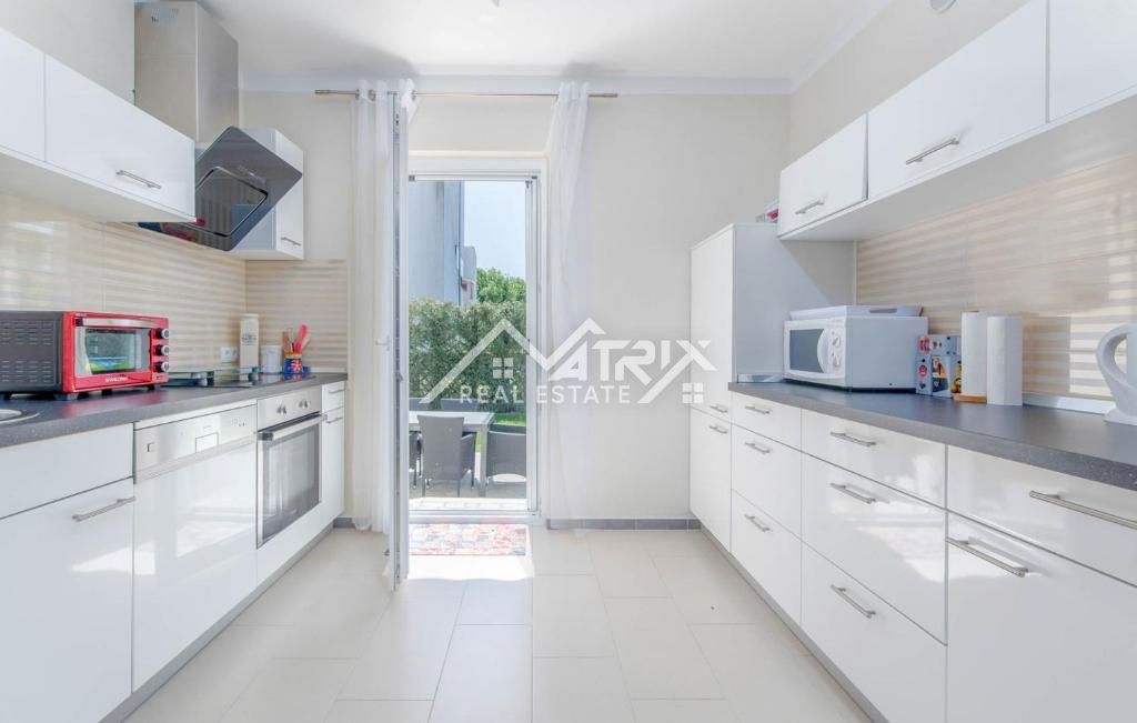 Novigrad, hiša z bazenom in odprtim pogledom na morje