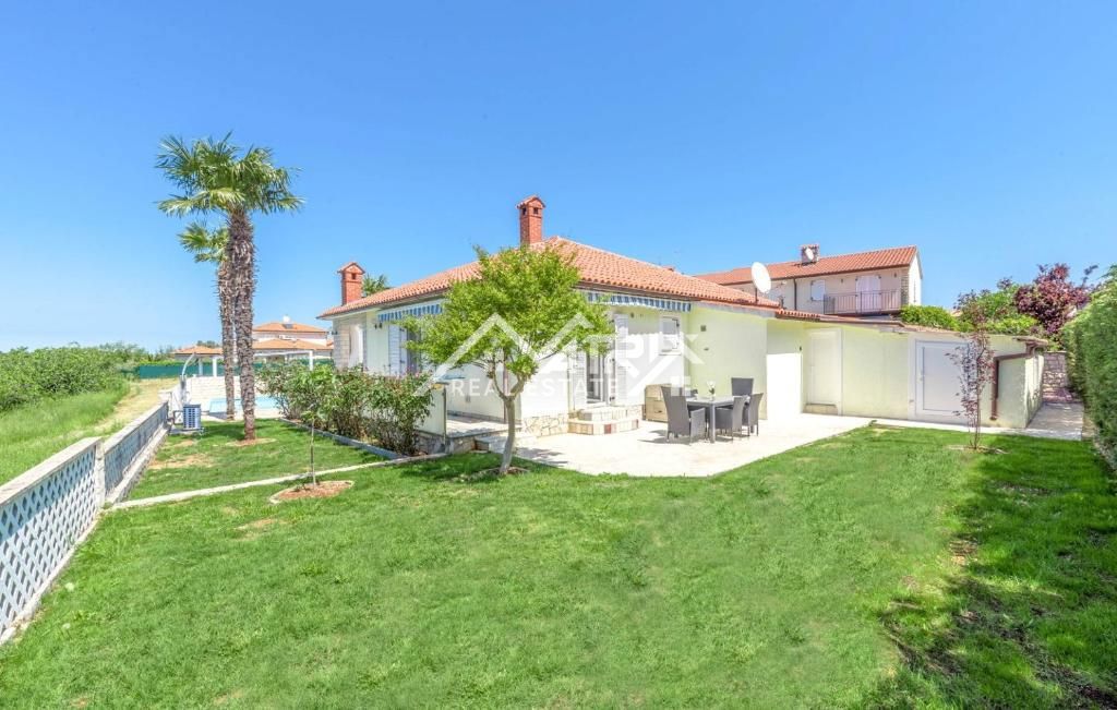 Novigrad, hiša z bazenom in odprtim pogledom na morje