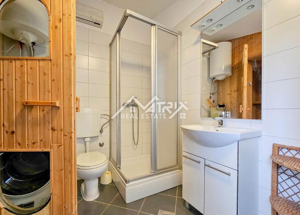 Novigrad, hiša z bazenom in odprtim pogledom na morje