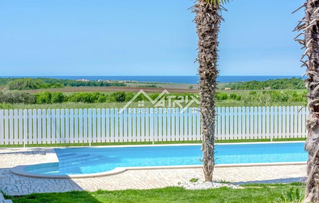 Novigrad, hiša z bazenom in odprtim pogledom na morje