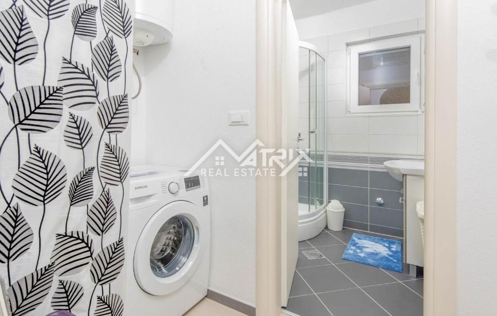 Novigrad, hiša z bazenom in odprtim pogledom na morje