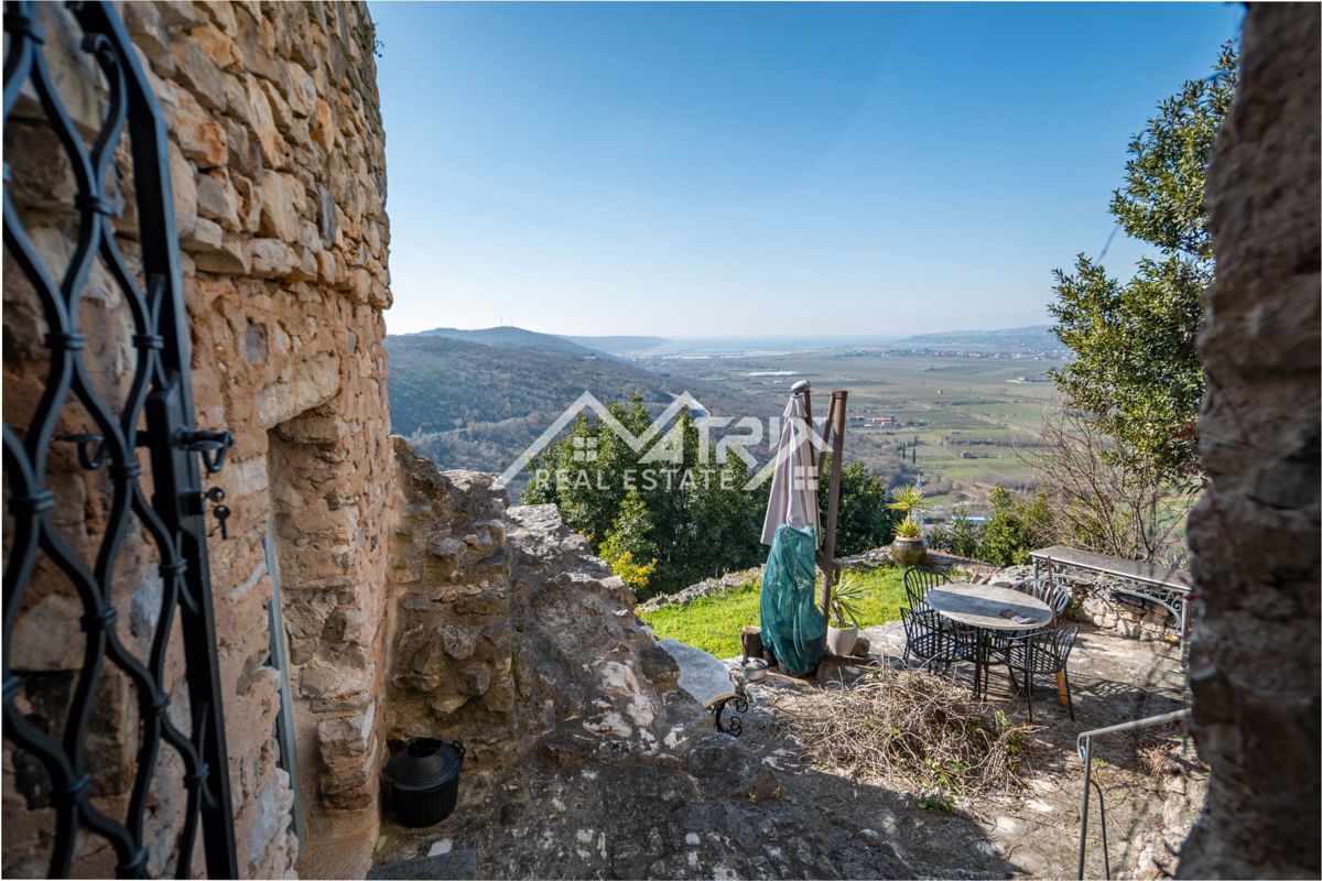 Kaštel, ekskluzivna hiša z neverjetnim razgledom