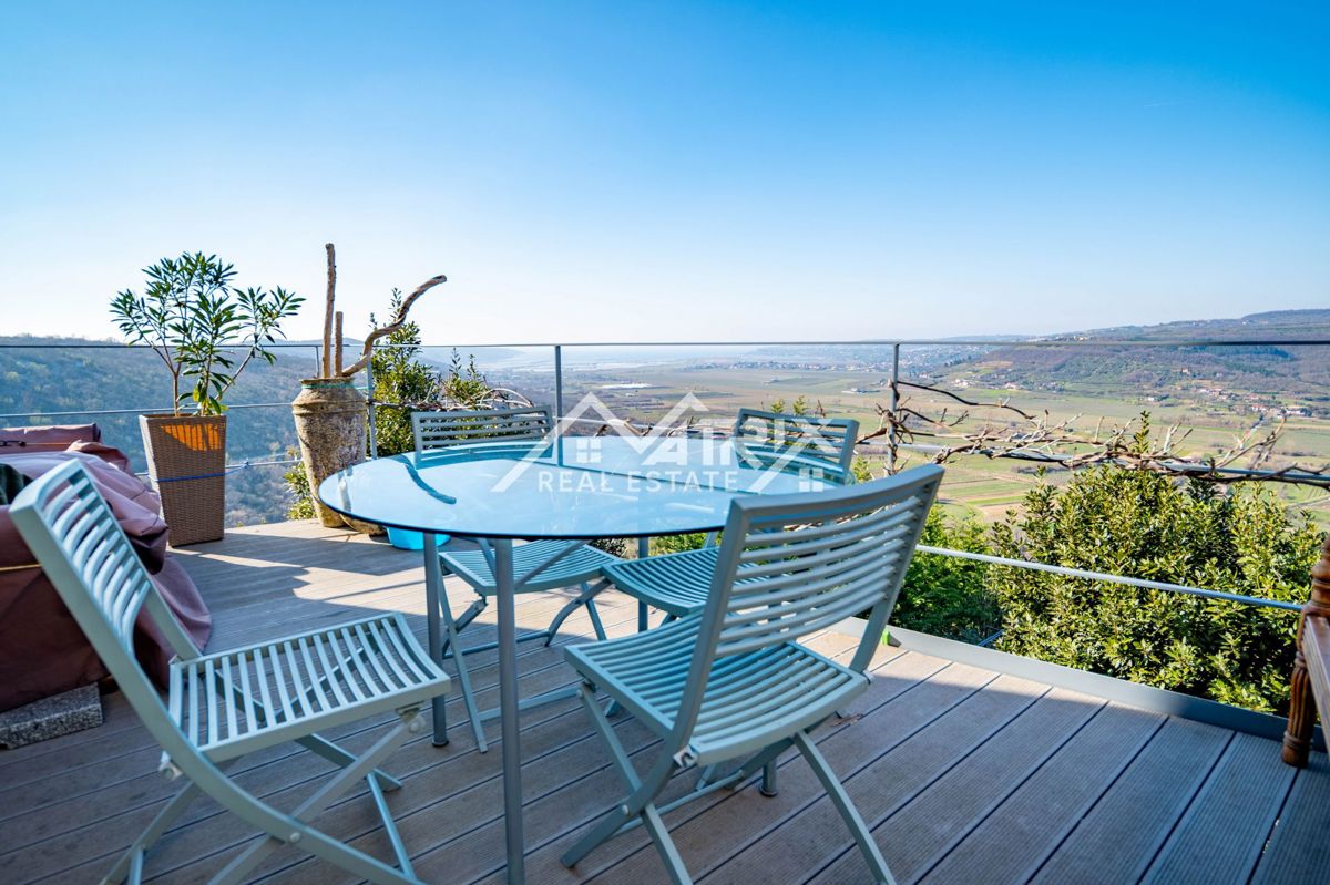 Kaštel, ekskluzivna hiša z neverjetnim razgledom