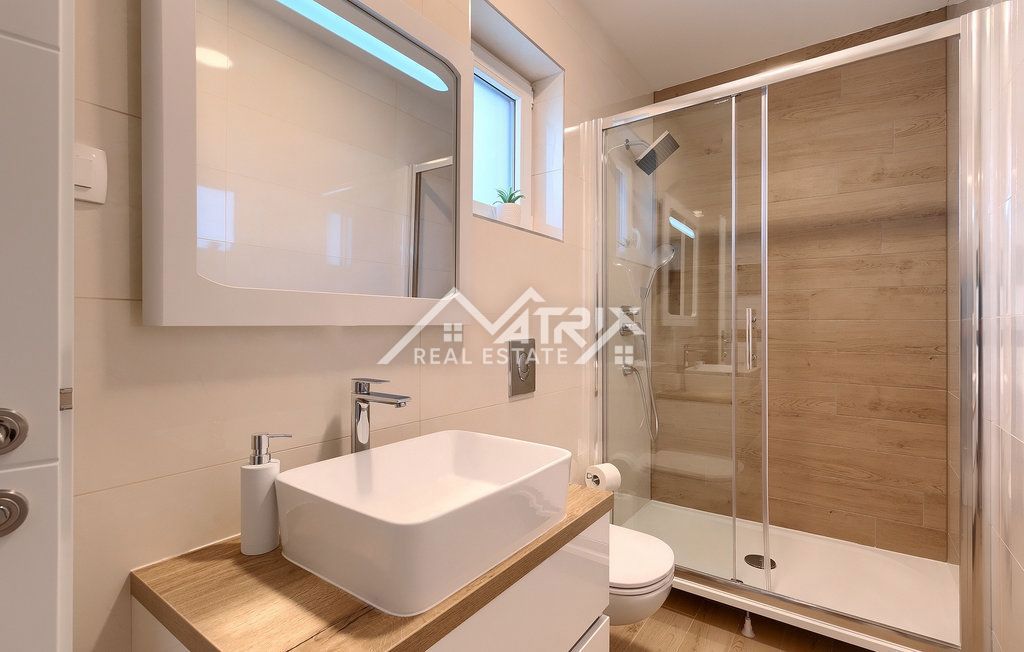 Območje Vodnjana - Vila z ogrevanim bazenom in 4 spalnicami