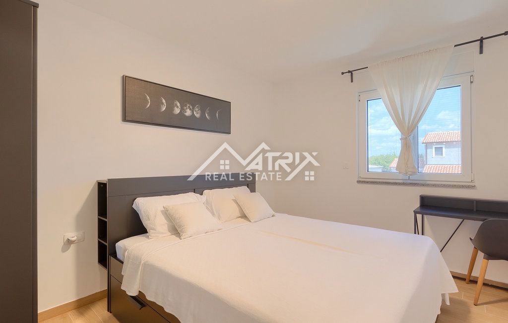 Območje Vodnjana - Vila z ogrevanim bazenom in 4 spalnicami