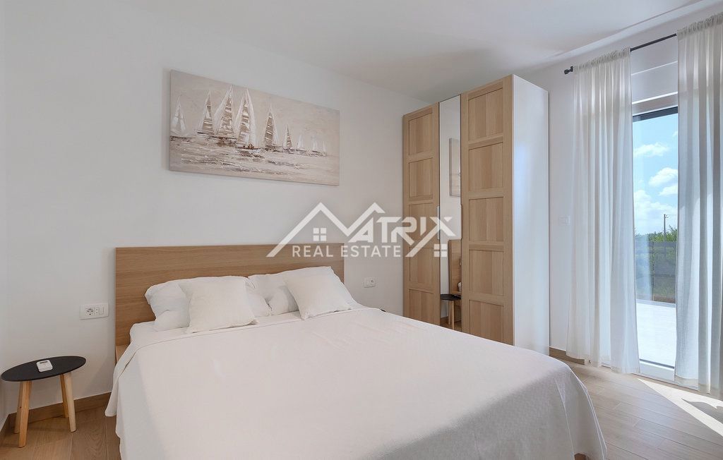 Območje Vodnjana - Vila z ogrevanim bazenom in 4 spalnicami