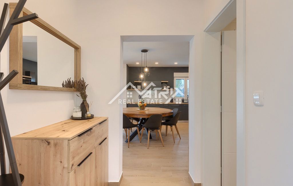 Območje Vodnjana - Vila z ogrevanim bazenom in 4 spalnicami