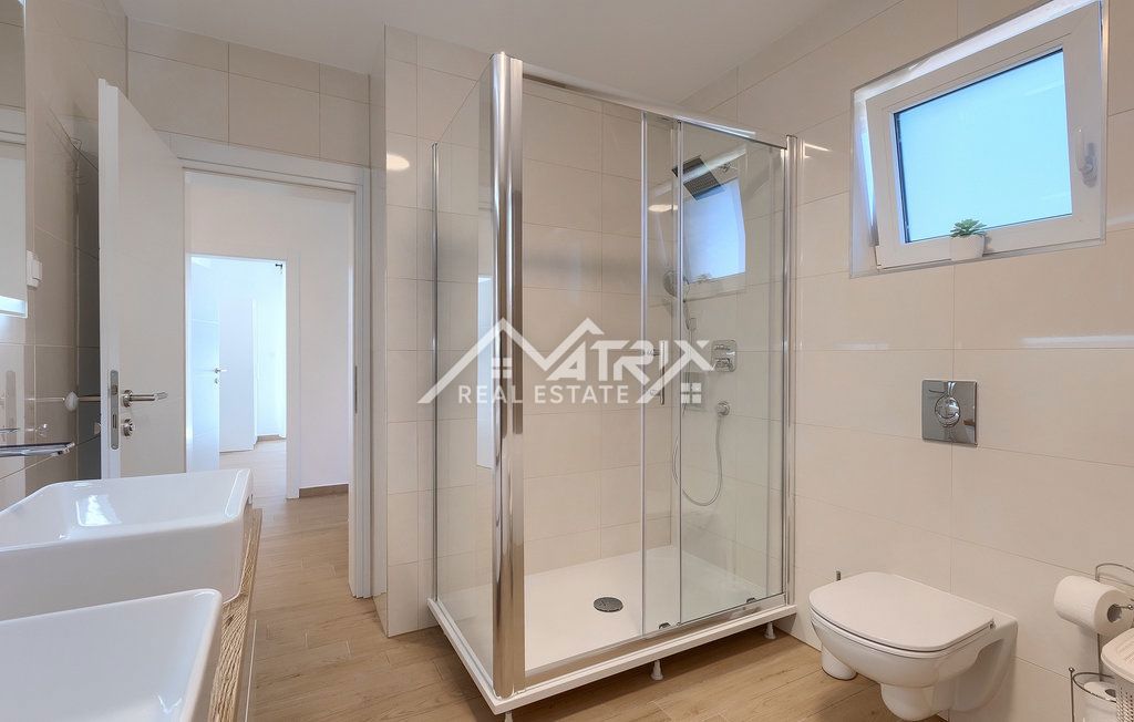 Območje Vodnjana - Vila z ogrevanim bazenom in 4 spalnicami