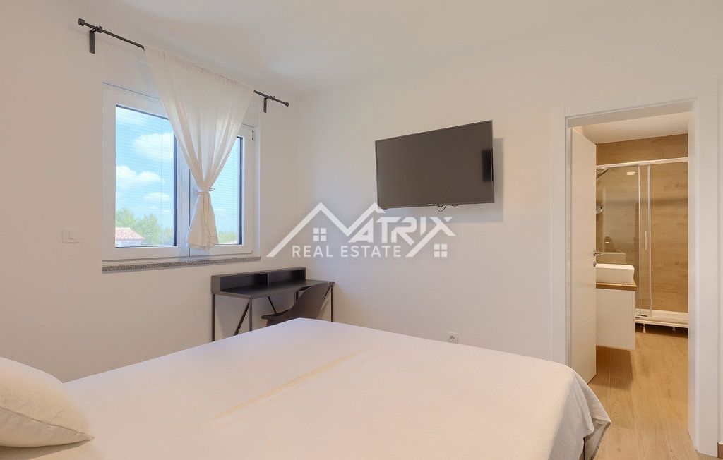 Območje Vodnjana - Vila z ogrevanim bazenom in 4 spalnicami