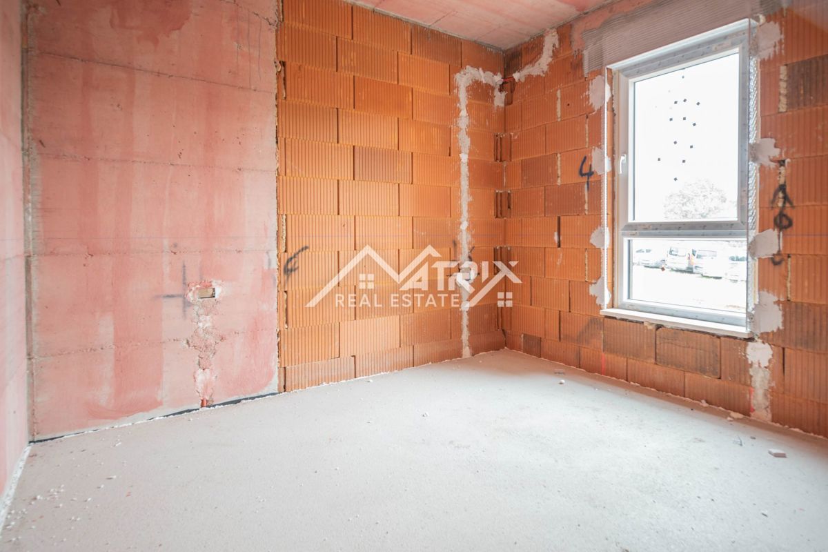 Pulj, novogradnja z 2 spalnicama in teraso