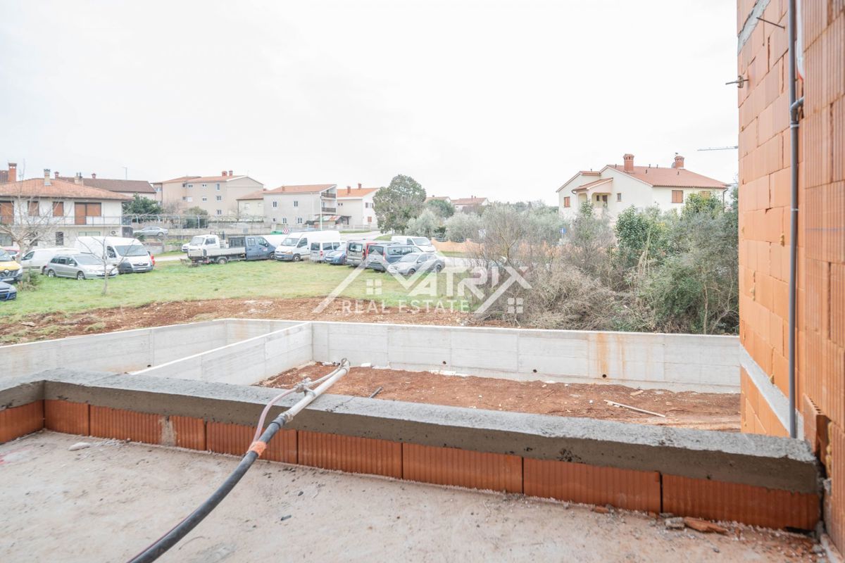 Pulj, novogradnja z 2 spalnicama in teraso