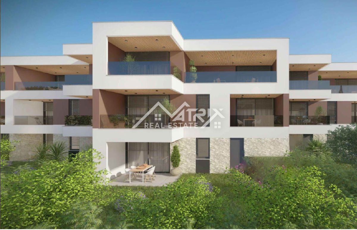 Pulj, novogradnja z 2 spalnicama in teraso