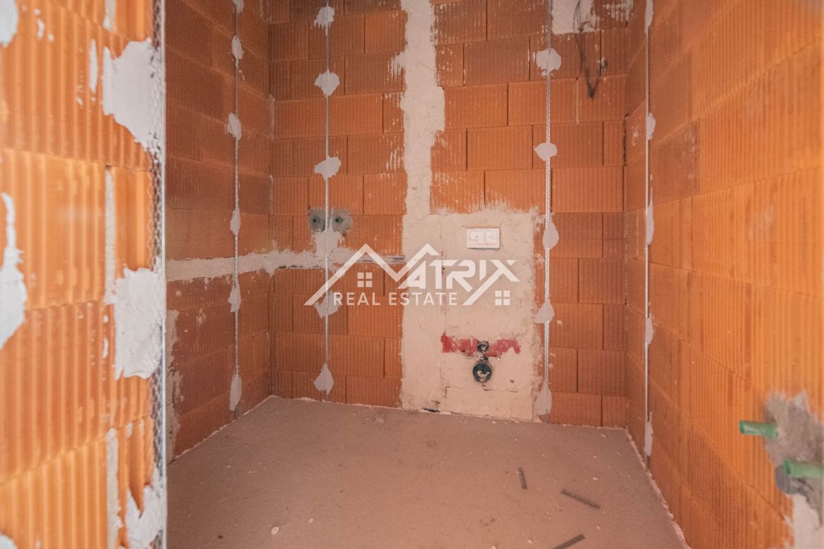 Pulj, novogradnja z 2 spalnicama in teraso