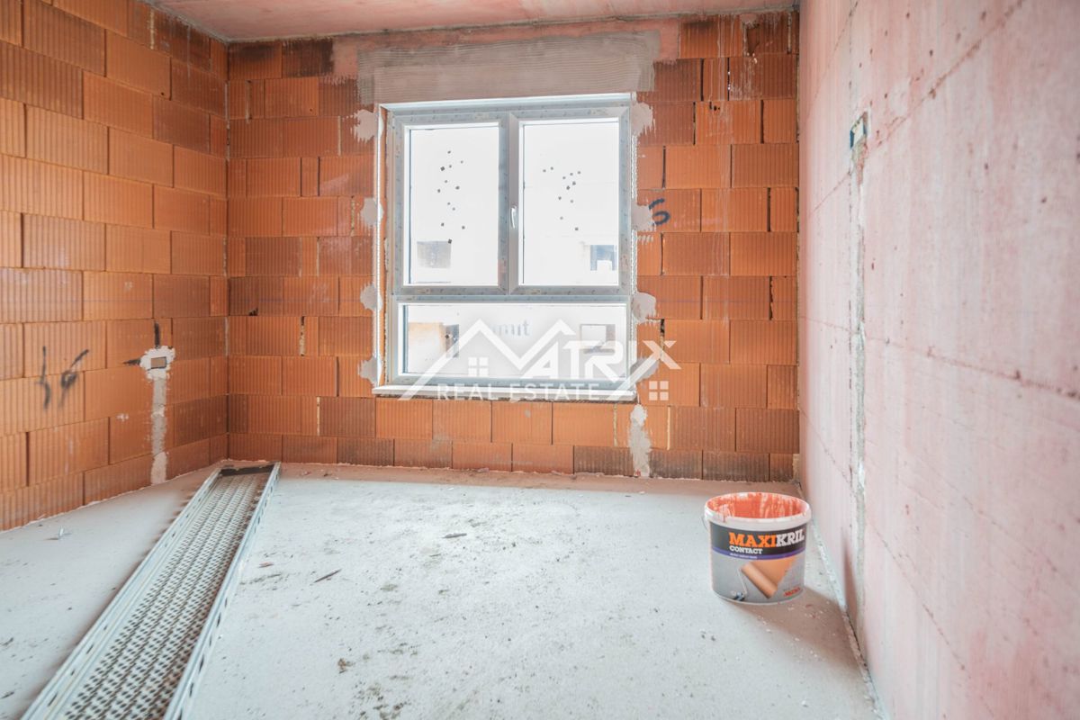 Pulj, novogradnja z 2 spalnicama in teraso