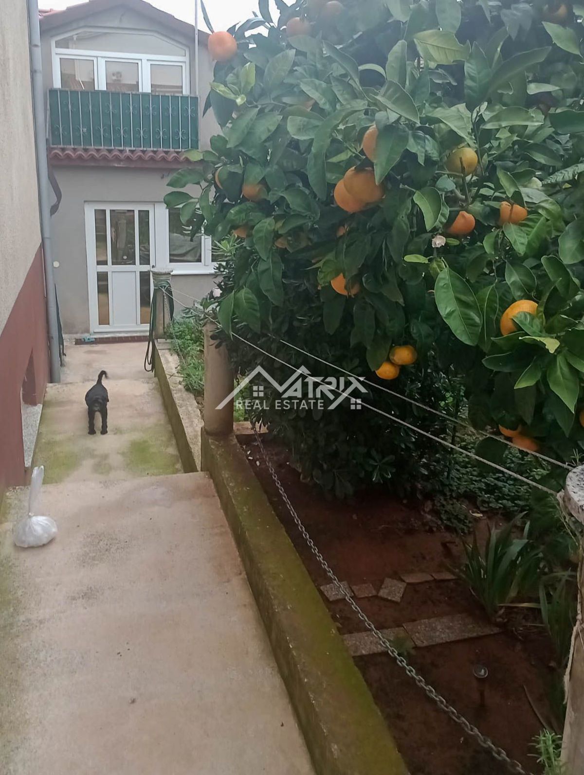 Pulj, samostojna hiša s potencialom na odlični lokaciji