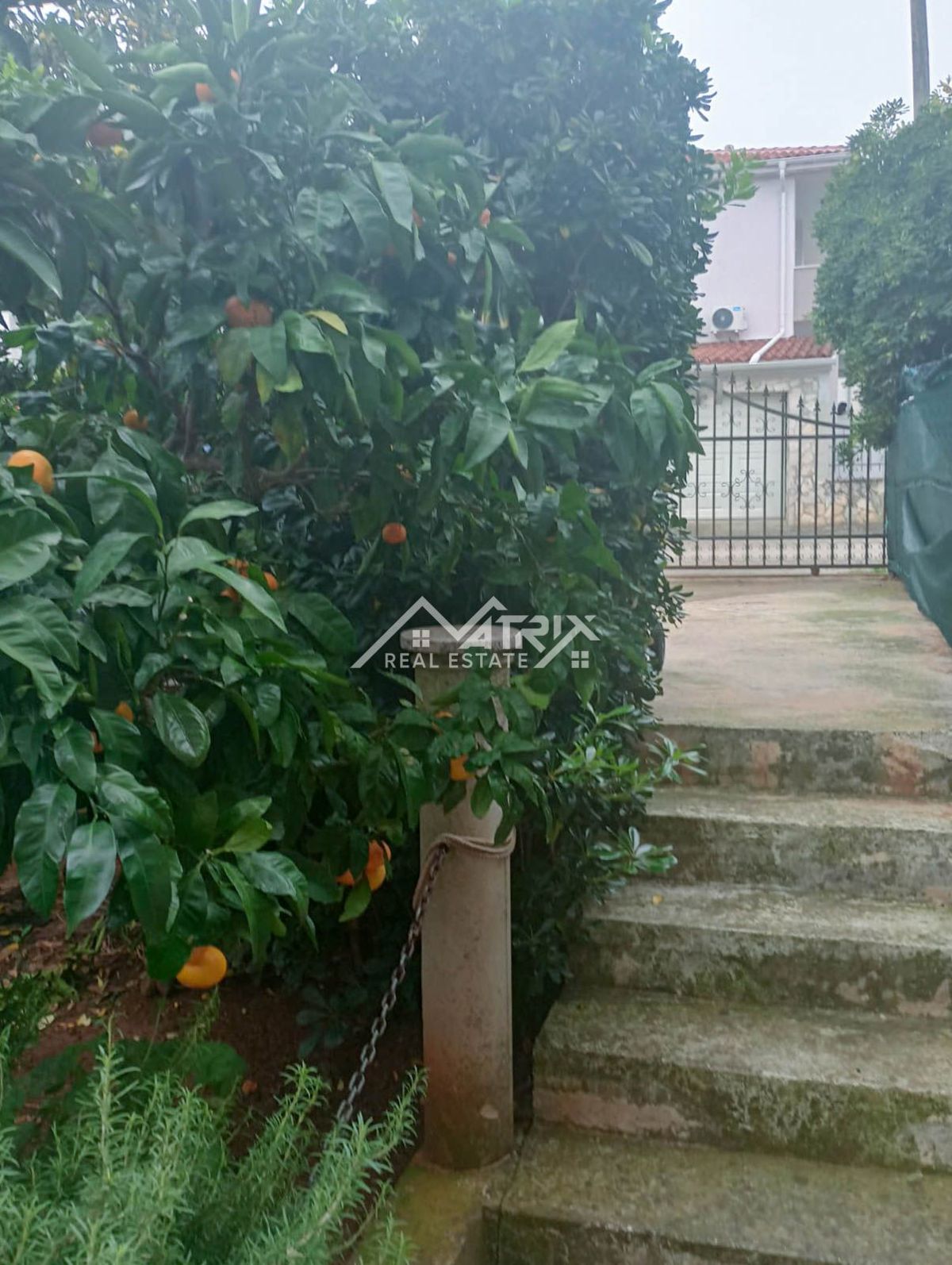 Pulj, samostojna hiša s potencialom na odlični lokaciji