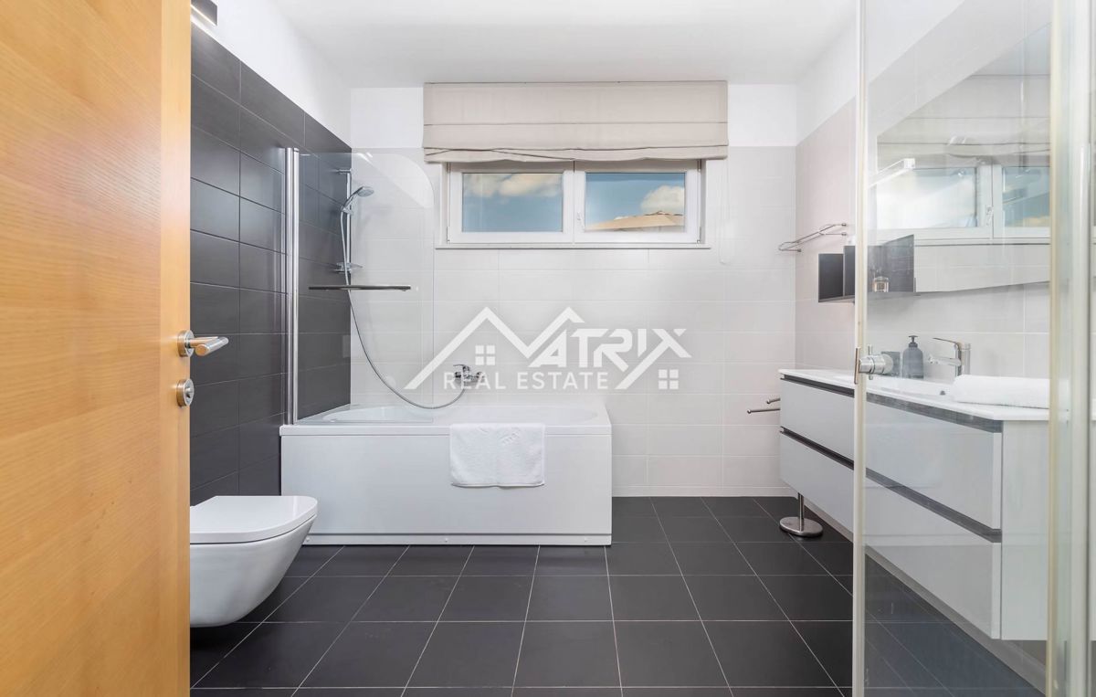 Žminj, luksuzna pametna vila z wellnessom in 2 bazenoma