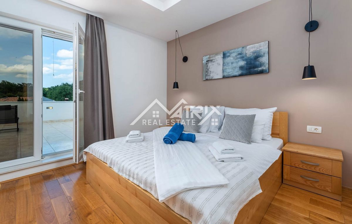 Žminj, luksuzna pametna vila z wellnessom in 2 bazenoma