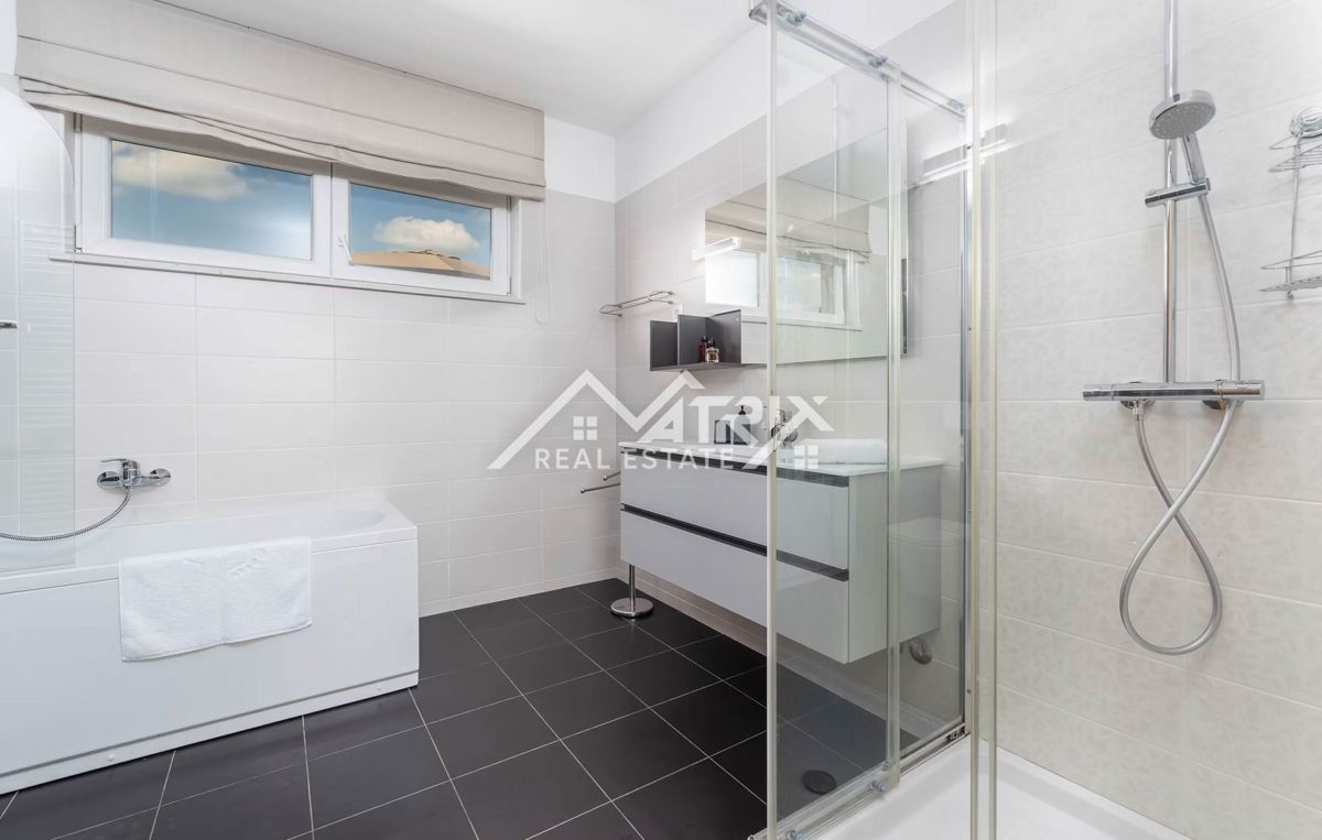 Žminj, luksuzna pametna vila z wellnessom in 2 bazenoma