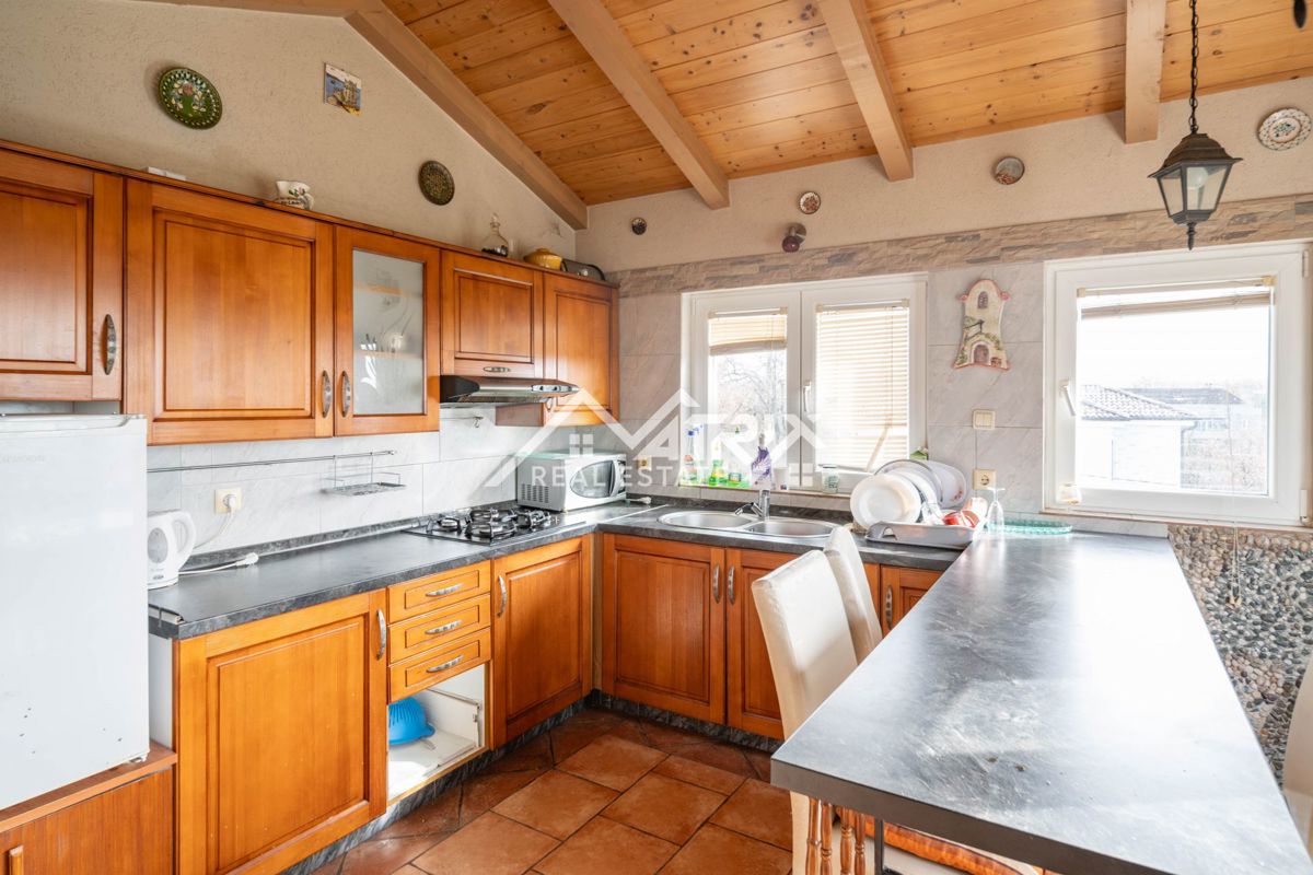 Poreč okolica, prostorno stanovanje v 1. nadstropju