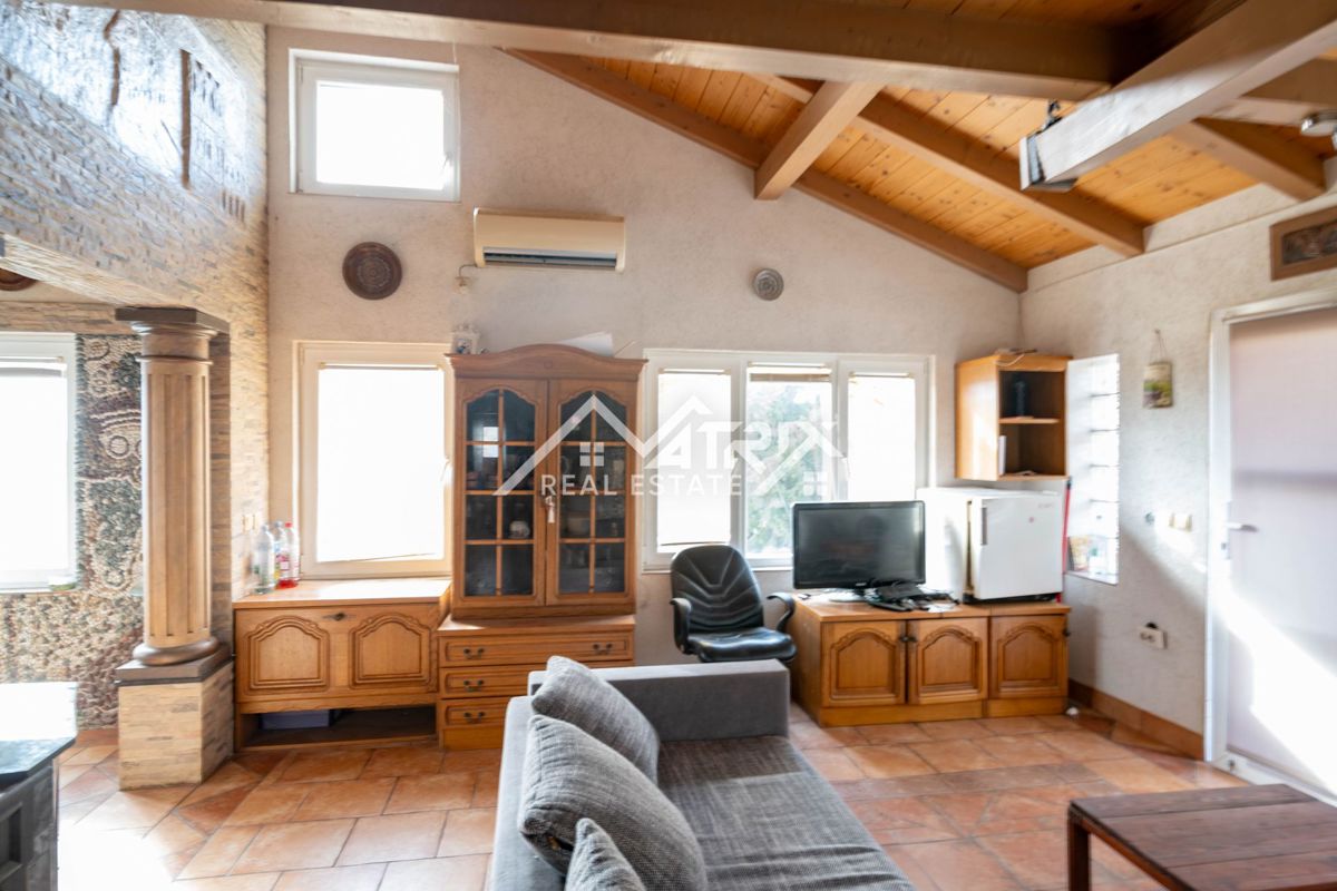 Poreč okolica, prostorno stanovanje v 1. nadstropju