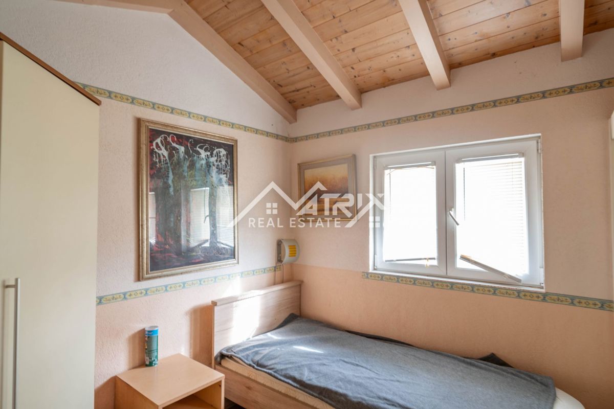 Poreč okolica, prostorno stanovanje v 1. nadstropju