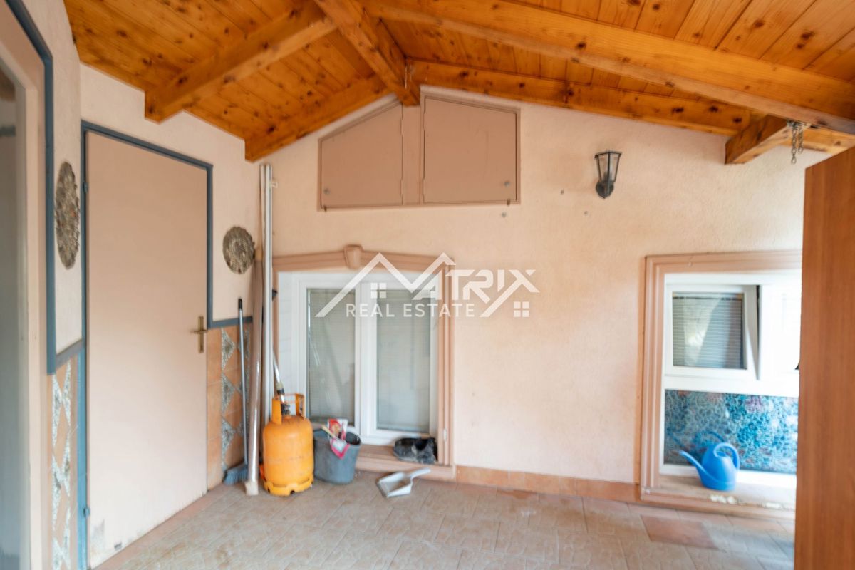 Poreč okolica, prostorno stanovanje v 1. nadstropju