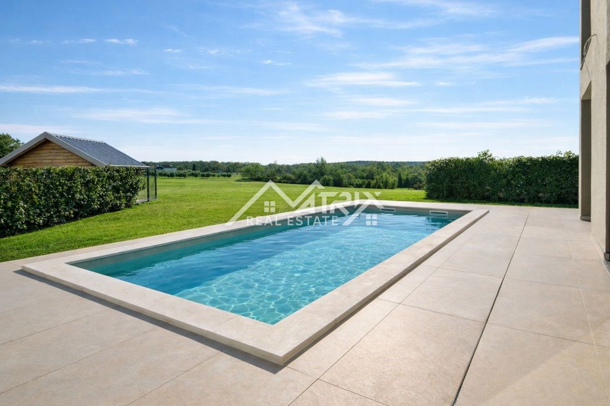 Poreč, hiša z bazenom le 4 km od morja, novogradnja