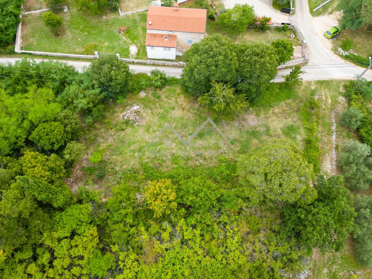 Območje Poreča, gradbeno zemljišče z gradbenim dovoljenjem