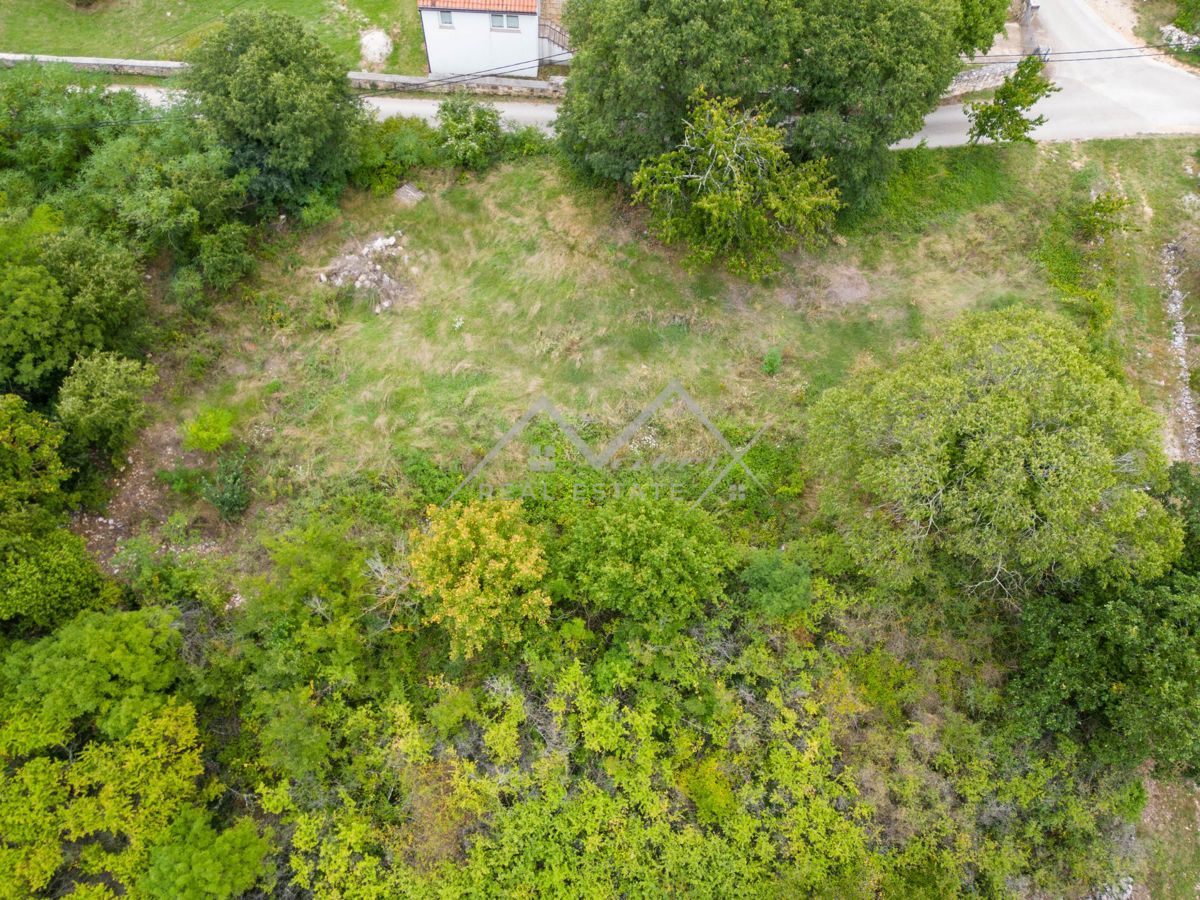 Območje Poreča, gradbeno zemljišče z gradbenim dovoljenjem
