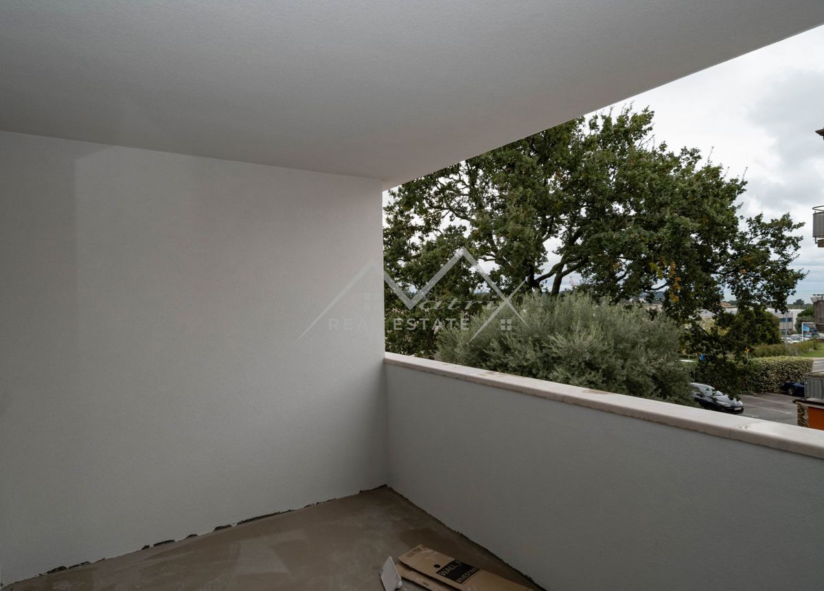 Novigrad, v prvem nadstropju blizu mesta