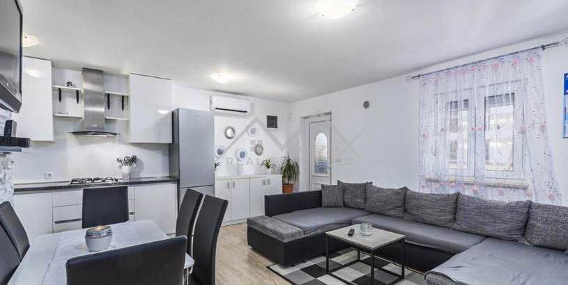 Stanovanje Novigrad, 67m2