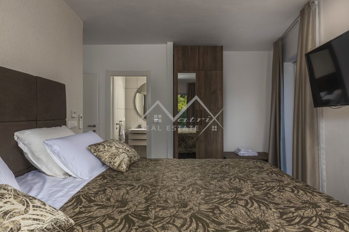 Opatija, moderna vila z bazenom in pogledom na Kvarner!