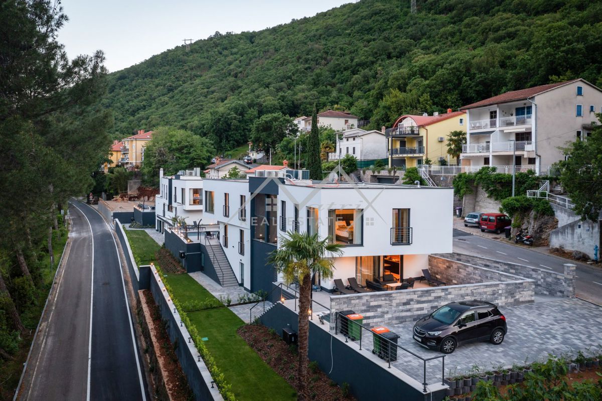 Opatija, moderna vila z bazenom in pogledom na Kvarner!