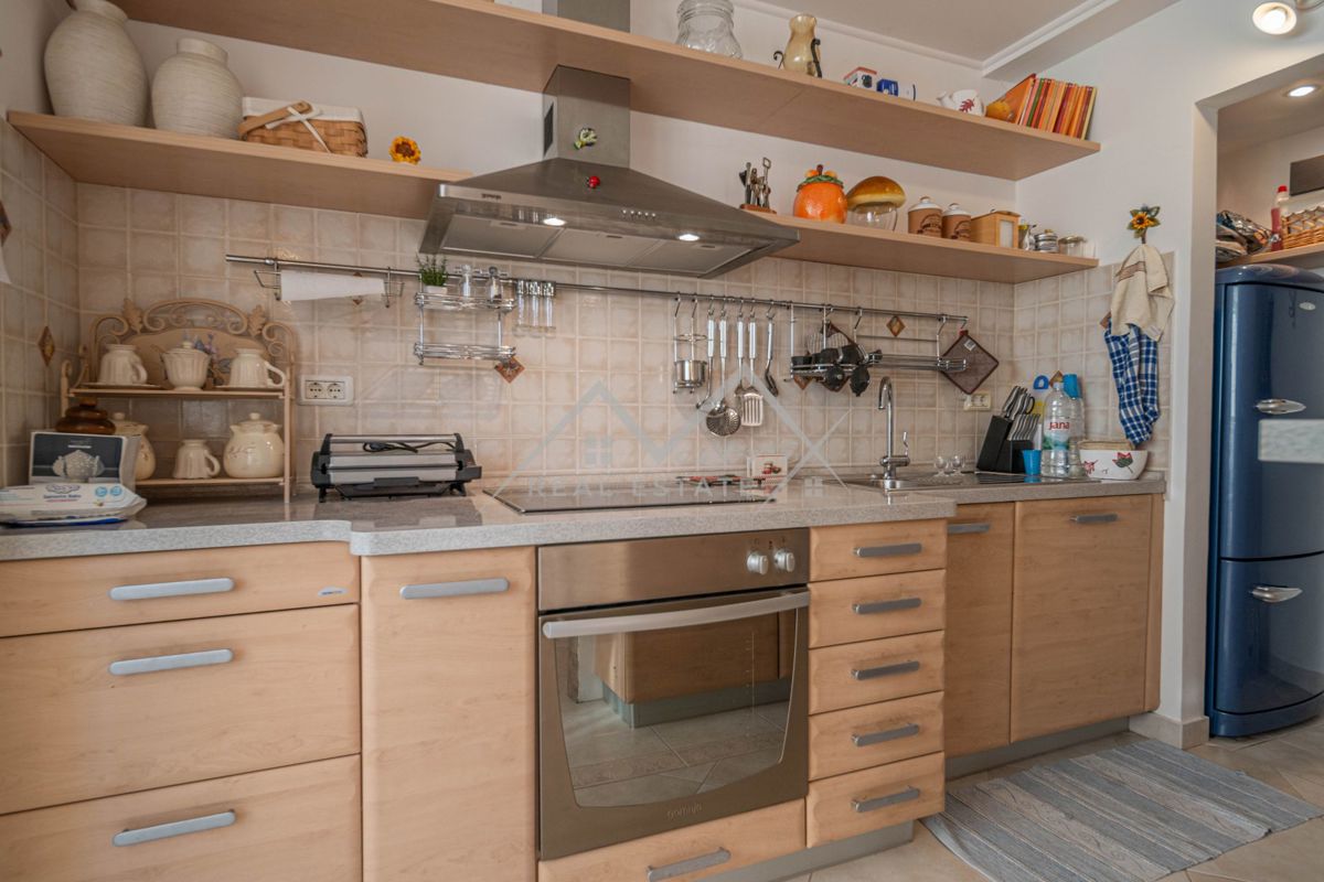 Novigrad, prekrasen in kakovosten stan s pogledom na morje