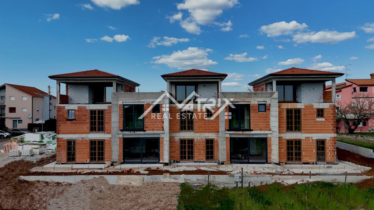 Poreč, lepa vrstna hiša blizu središča mesta