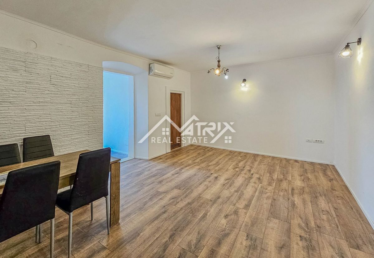  Buje, center – Prenovljeno stanovanje z 2 spalnicama!