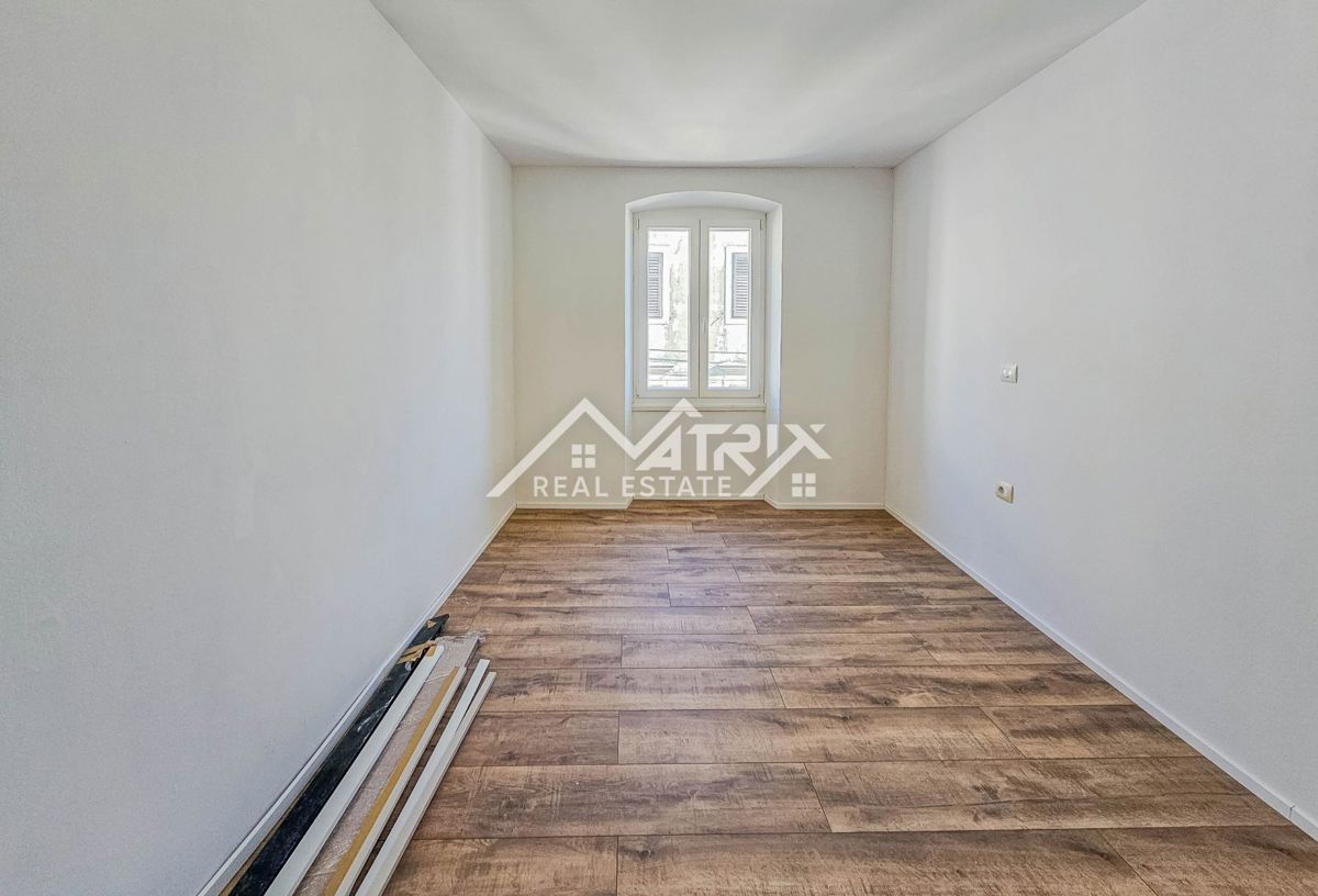  Buje, center – Prenovljeno stanovanje z 2 spalnicama!